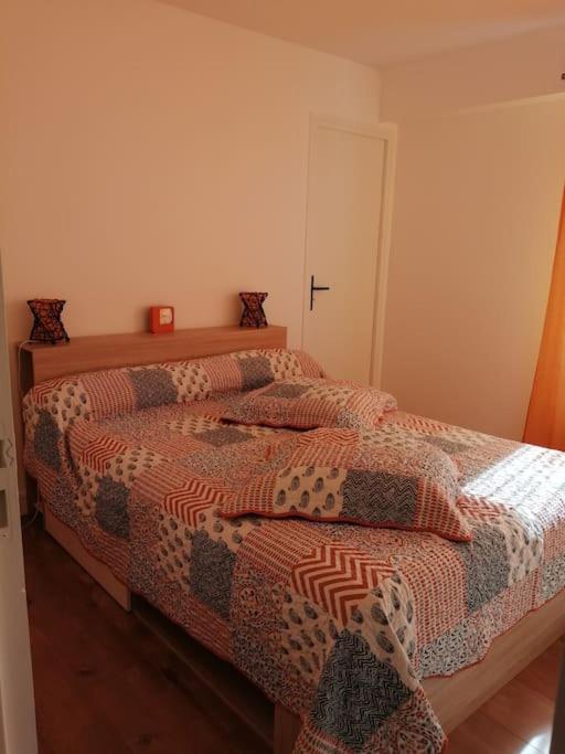 Bel Appartement Au Bord De L'Allier Classe 4* Vichy Exterior photo